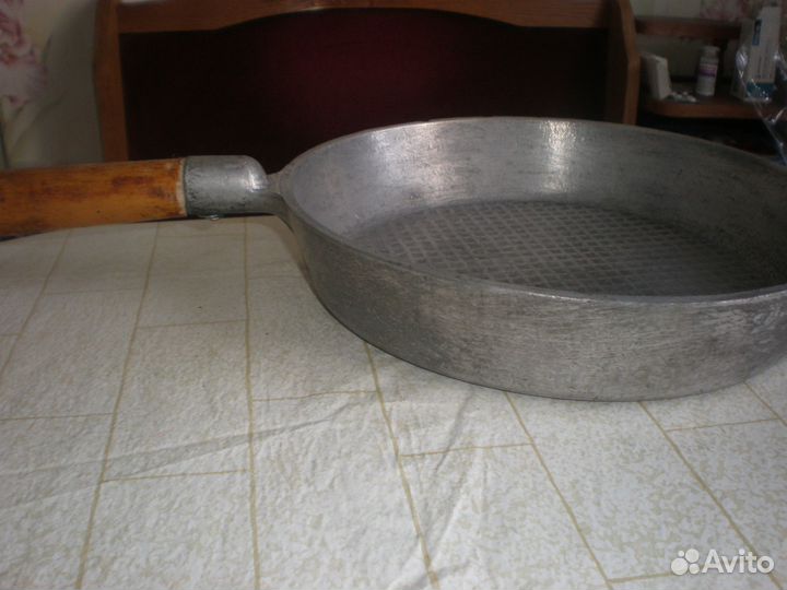 Сковороды чугунные советских времен