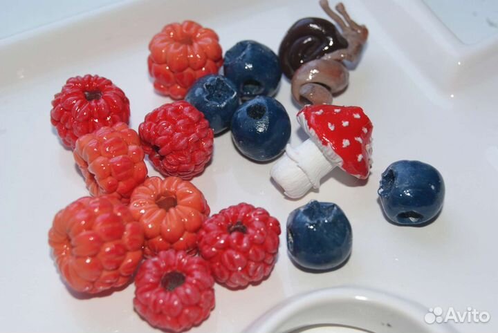 Бусины для дред. Ягоды. Мухомор