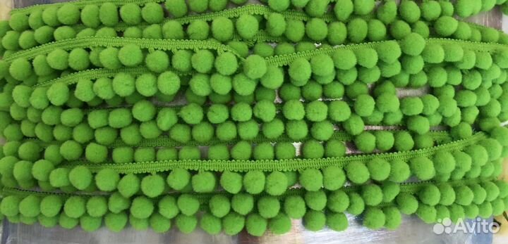 Тесьма с помпонами