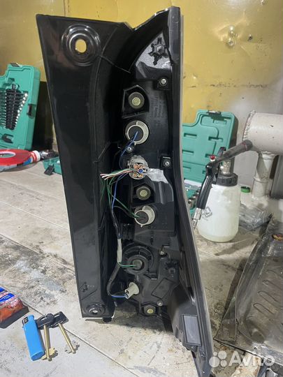 Задние стопы ниссан серена 17 год