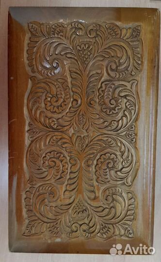 Деревянная резная шкатулка