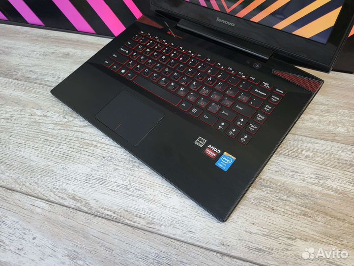 Игровой ноутбук Lenovo в карбоне и металле