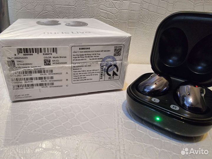 Беспроводные наушники Samsung galaxy buds live