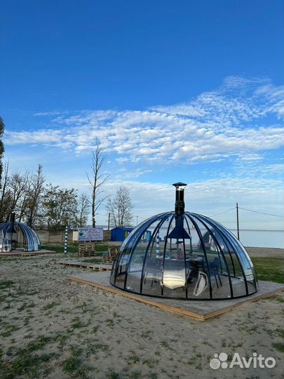 Беседка с BBQ на берегу залива