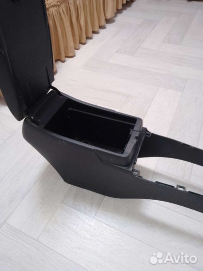 Подлокотник