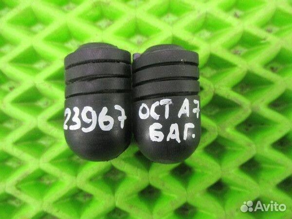 Отбойник крышки багажника Skoda Octavia 3 A7