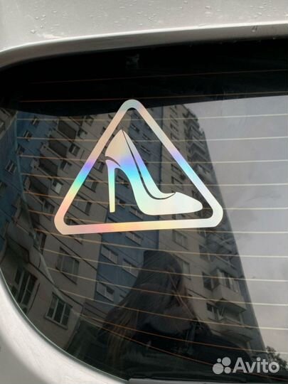 Голографическая наклейка на авто