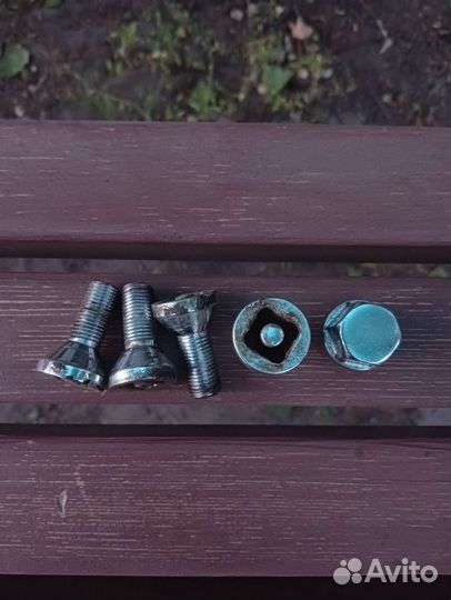 Болты для литых дисков