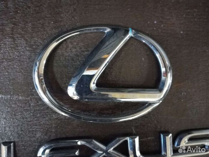 Надпись lexus rx 350 со значком крышки багажника