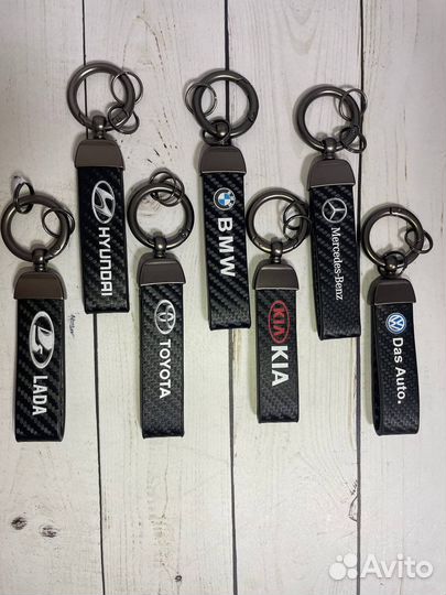 Брелок для ключей с маркой авто