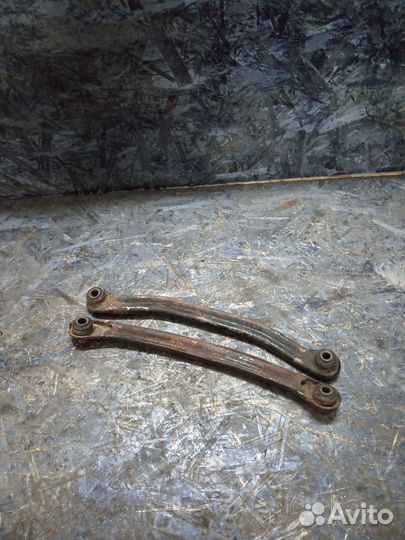 Задние левые продольные рычаги Hyundai Accent 2,3