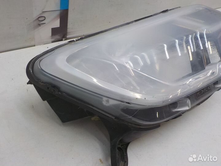 Фара правая Renault Sandero 2018