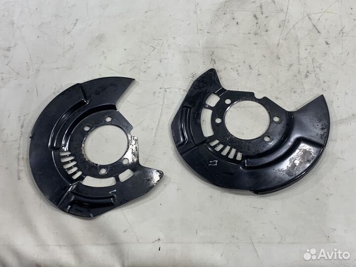 Пыльник тормозного диска перед. Nissan Murano Z52