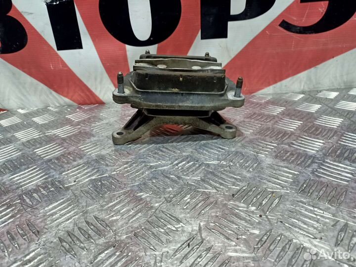 Задняя подушка АКПП Ауди А6 С6 3.2