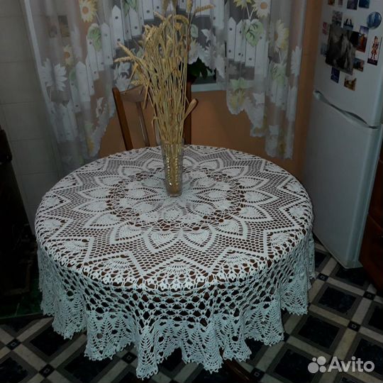 Красивая ажурная скатерть вязаная крючком