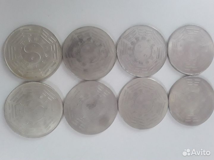 Монеты со знаками