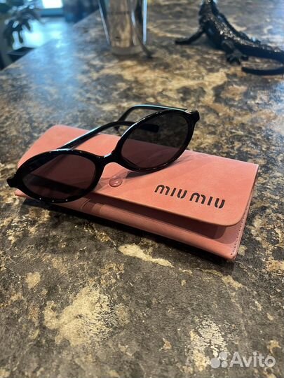 Солнцезащитные очки женские miu miu