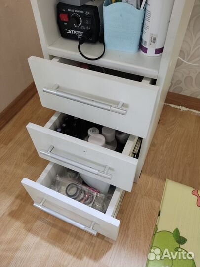 Маникюрный стол складной