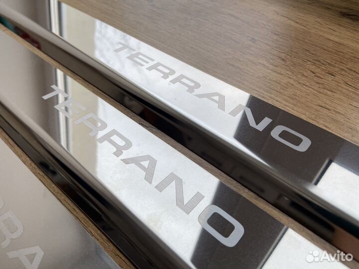 Накладки на пороги Nissan Terrano III