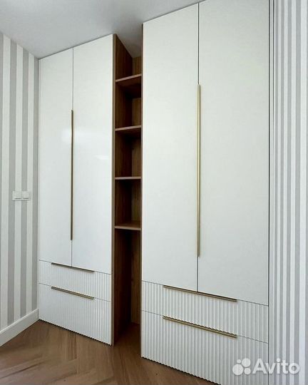 Шкаф белый до потолка на заказ