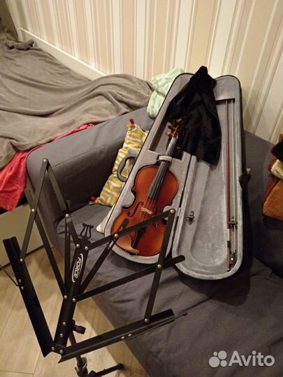 Скрипка 3/4 и пюпитер