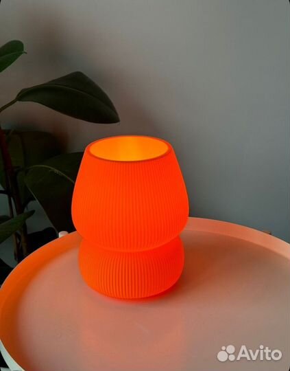 Лампа настольная