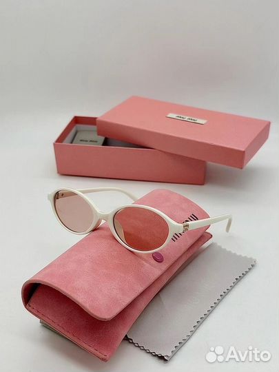 Солнцезащитные очки Miu Miu