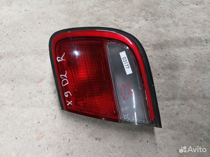 Фонарь крышки багажника правый Mazda Xedos 9