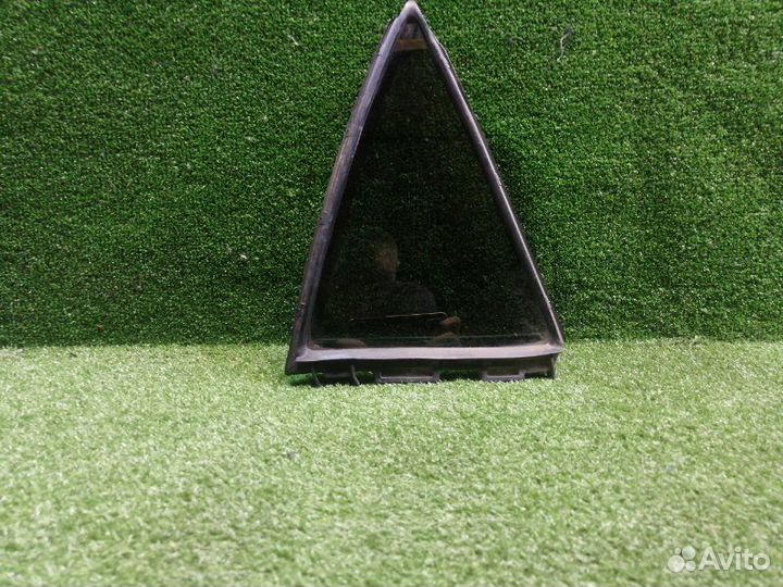 Стекло двери (форточка) заднее правое Toyota Auris