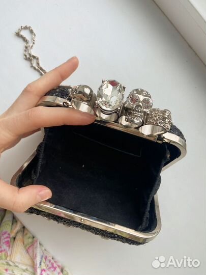 Alexander mcqueen клатч с цепочкой