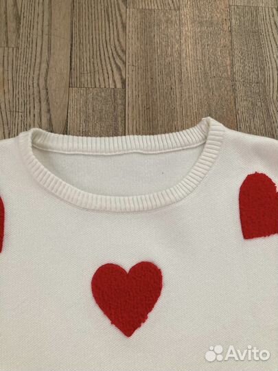 Джемпер белый женский с сердечками