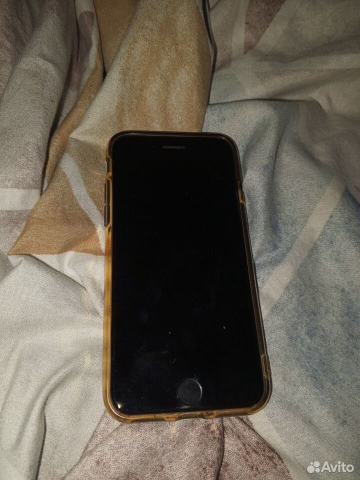 iPhone SE, 128 ГБ