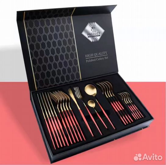 Красивый набор столовых приборов