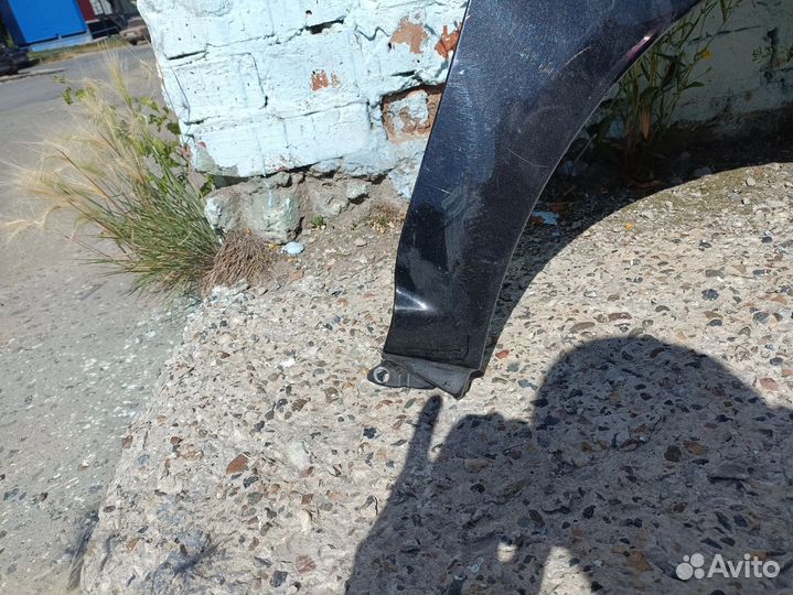 Крыло переднее правое toyota avensis 2