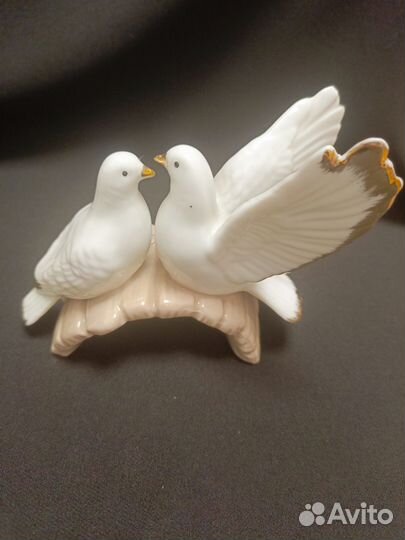 Фарфоровая статуэтка голуби