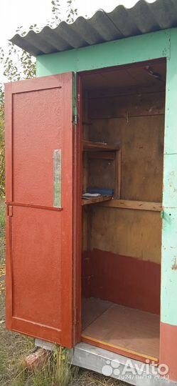 Металлический шкаф для садового инвентаря