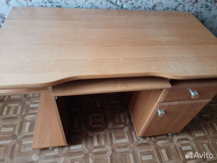 Стол письменный (Black Red White) Польша в сборе