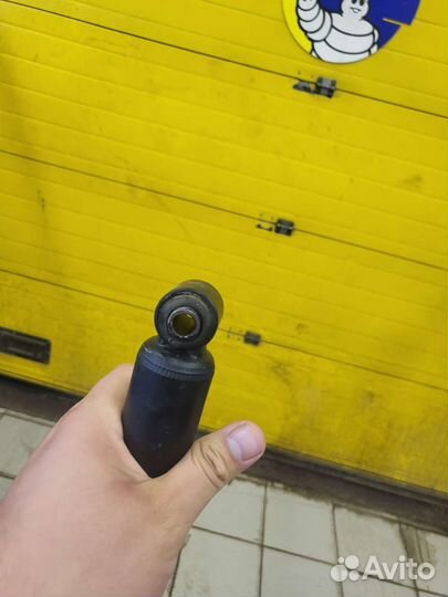 Задний амортизатор от Brp 570 706001524