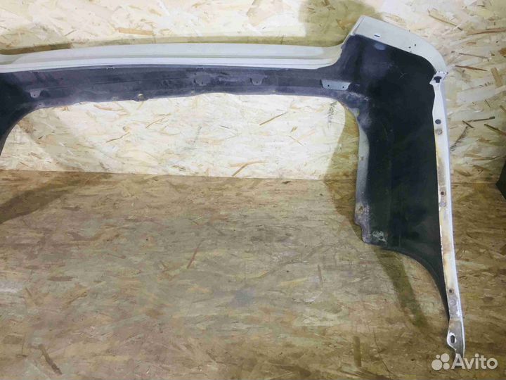 Бампер задний Nissan Presage U30 Белыйцарапины