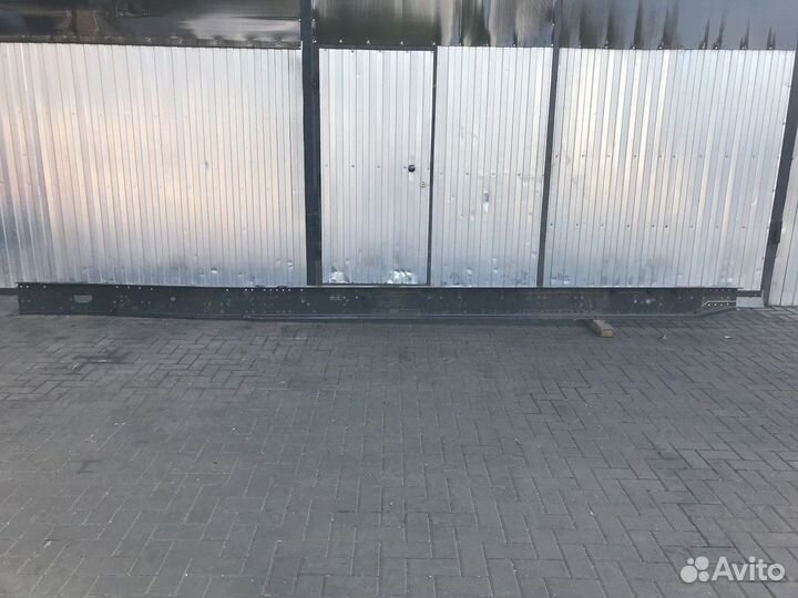 Лонжерон левый Renault T