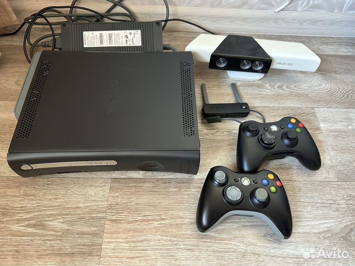 Xbox 360 с кинектом, 2 джостика