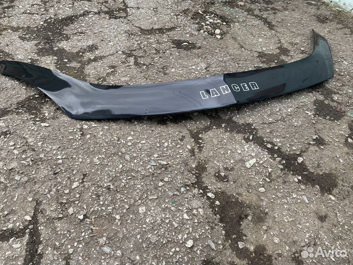 Дефлектор капота