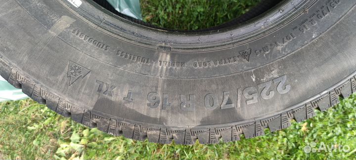 Continental Conti4x4IceContact 225/70 R16 и 225/70 R16 110T