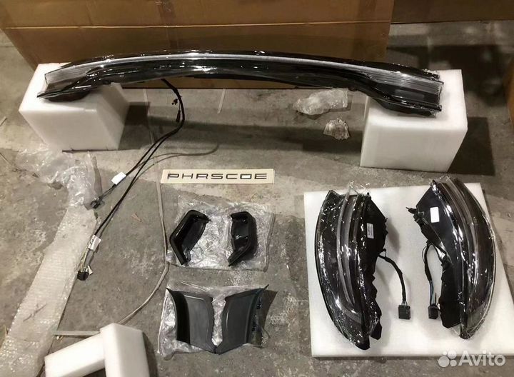 Задняя дверь и фары на Porsche Macan