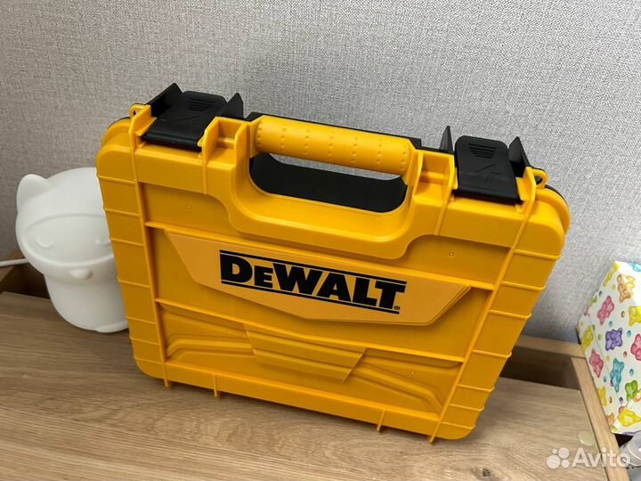 Шуруповерт dewalt с набором