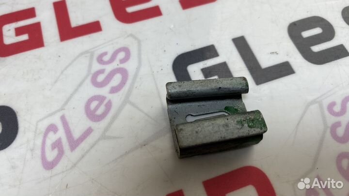 Фиксатор бачка насоса гур М-6 CX-7 верх б/у (пиф)