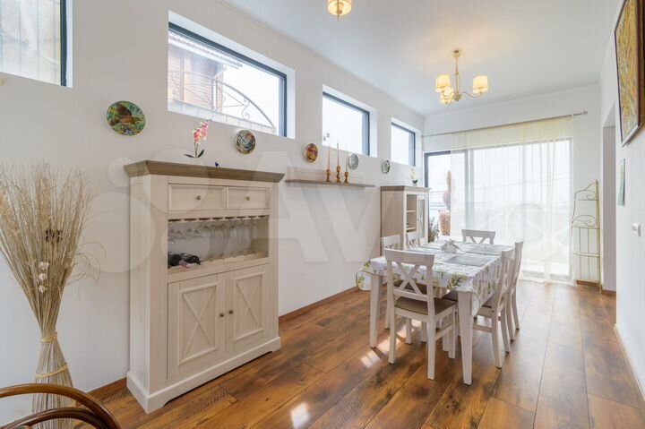 Дом 210 м² на участке 6 сот.