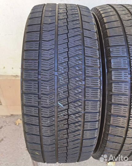 Bridgestone Blizzak VRX2 215/55 R17 94V