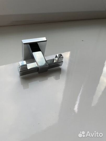 Двойной крючок для одежды и полотенец