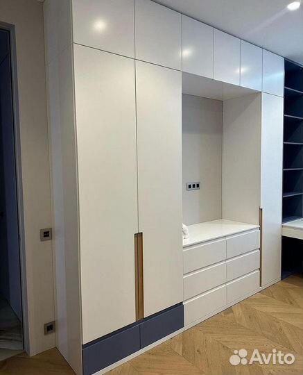 Шкаф распашной